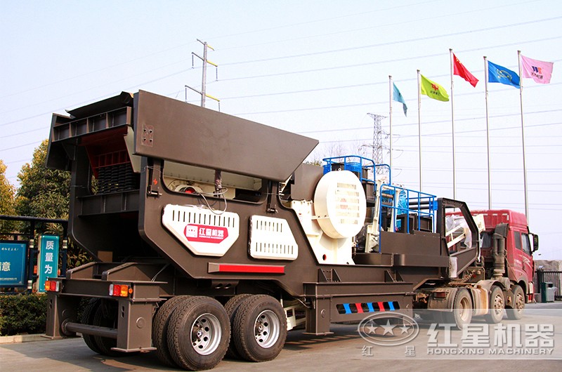時(shí)產(chǎn)200噸小型移動(dòng)破碎車，配顎破機(jī)，發(fā)往湖北市場(chǎng)