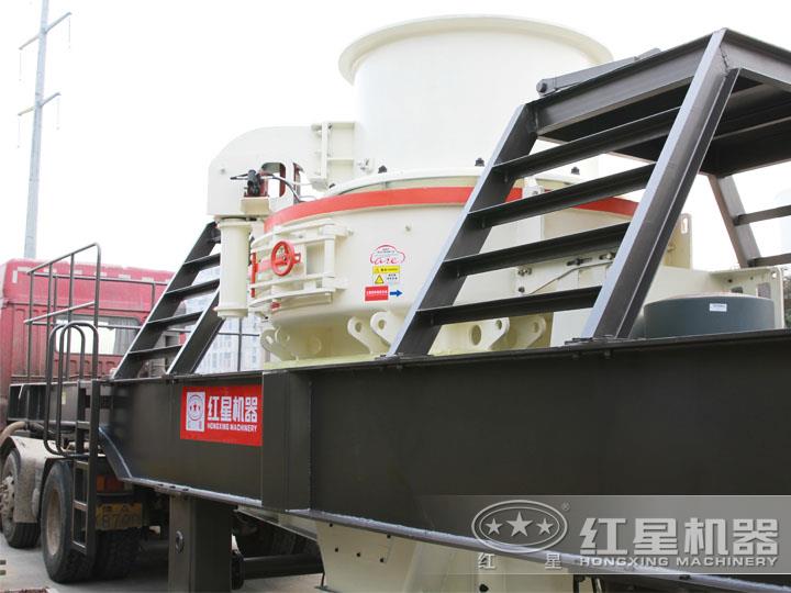 HVI沖擊式移動(dòng)破碎站，產(chǎn)量70-585t/h，稀油自潤滑