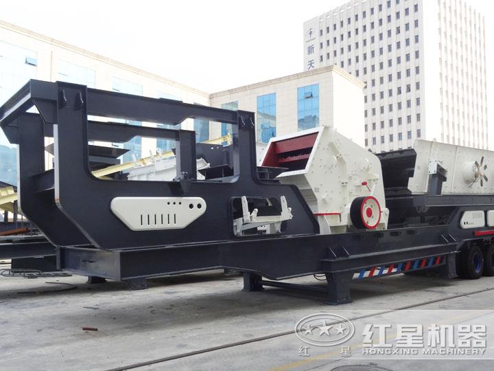 輪胎移動破碎站配反擊式破碎機，時產(chǎn)70-280t/h，具有整形作用