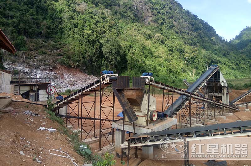 磕石頭機(jī)器作業(yè)現(xiàn)場(chǎng)圖 磕石頭機(jī)器作業(yè)現(xiàn)場(chǎng)圖
