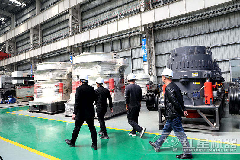 小型圓錐碎石機(jī)客戶來廠參觀 小型圓錐碎石機(jī)客戶來廠參觀
