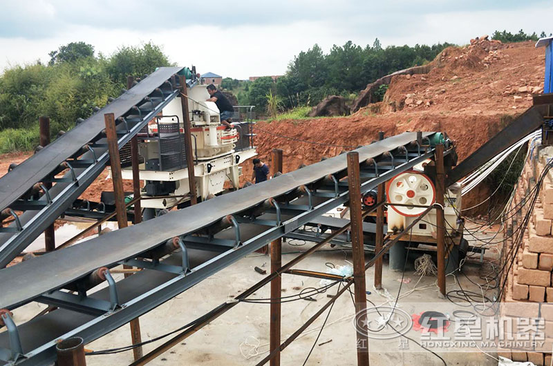 沖擊破碎機(jī)工作現(xiàn)場實(shí)拍圖 沖擊破碎機(jī)工作現(xiàn)場實(shí)拍圖
