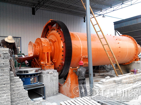 球磨機(jī)安裝現(xiàn)場 球磨機(jī)安裝現(xiàn)場